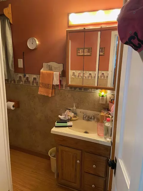 211 S Central St, Carson, IA 51525 photo 11