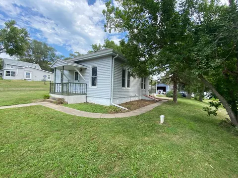 211 S Central St, Carson, IA 51525 photo 2