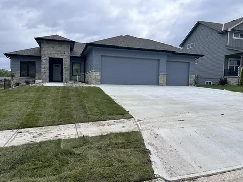 1763 Sycamore St, Council Bluffs, IA 51503
