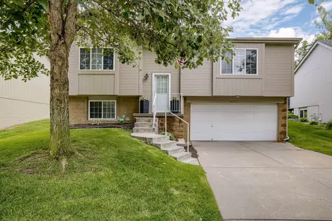 14525 Wirt St, Omaha, NE 68116