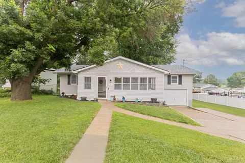 7 Heesch Ave, Treynor, IA 51575