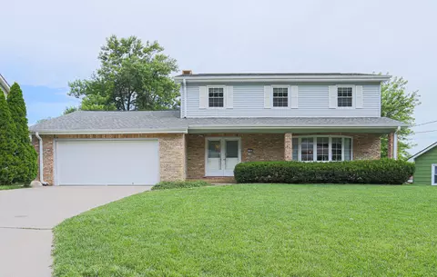130 Zenith Dr, Council Bluffs, IA 51503