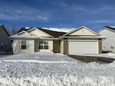 216 Kestrel Ct, Council Bluffs, IA 51501