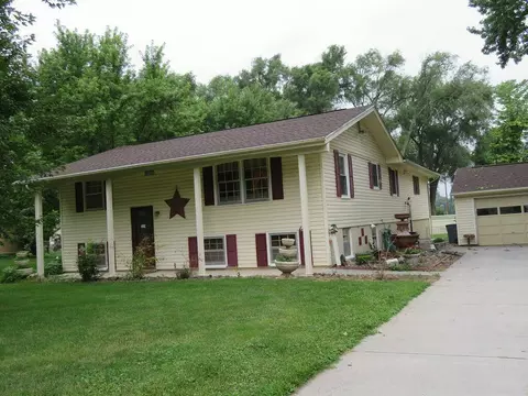 14988 Capella Ln, Council Bluffs, IA 51503