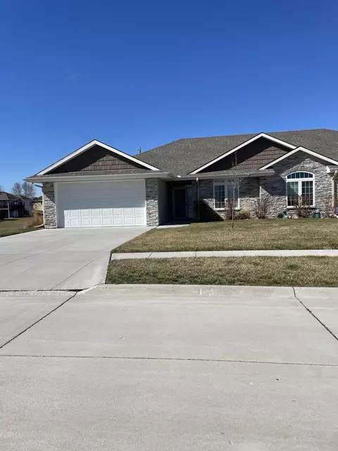 5213 Carriage Rd, Council Bluffs, IA 51501