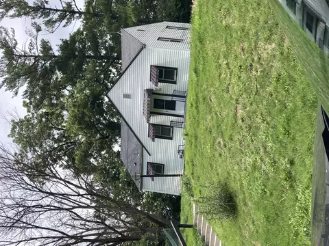 512 Oakland Dr, Council Bluffs, IA 51503