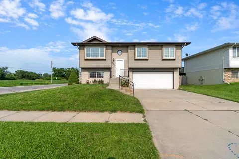 2303 S 16th St, Council Bluffs, IA 51501