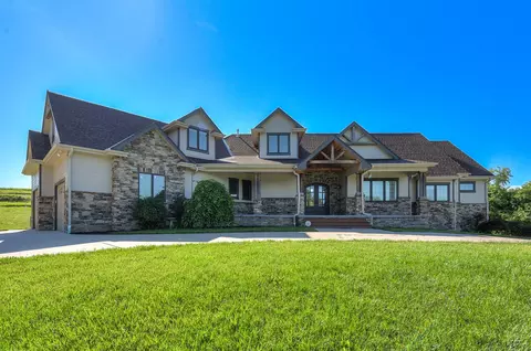 14887 Canoe Ln, Council Bluffs, IA 51503