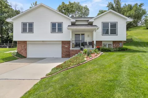 216 Antioch Dr, Council Bluffs, IA 51503