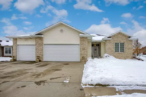 112 W Garwin Cir, Council Bluffs, IA 51503