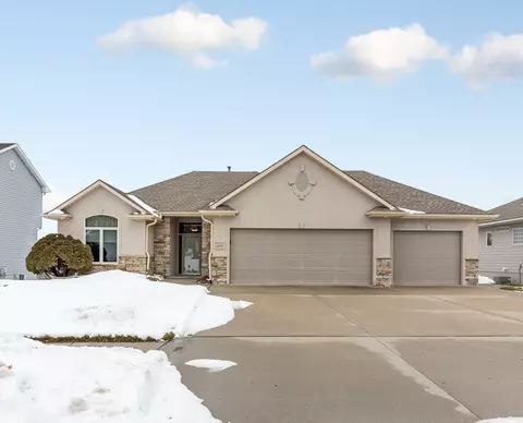 1325 Aster Cir, Council Bluffs, IA 51503