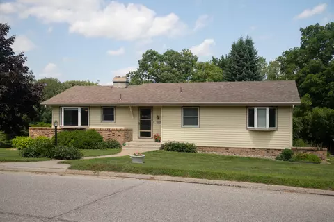 201 Meadow Ln, Council Bluffs, IA 51503