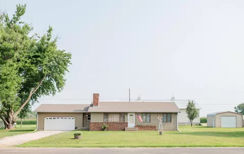 408 E Delta St, Hancock, IA 51536