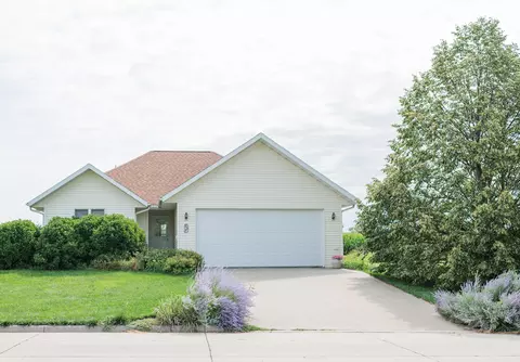 809 Jones St, Walnut, IA 51577