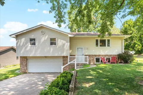19874 Beverly Manor Ln, Council Bluffs, IA 51503
