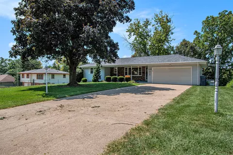 15388 Hilltop Rd, Council Bluffs, IA 51503