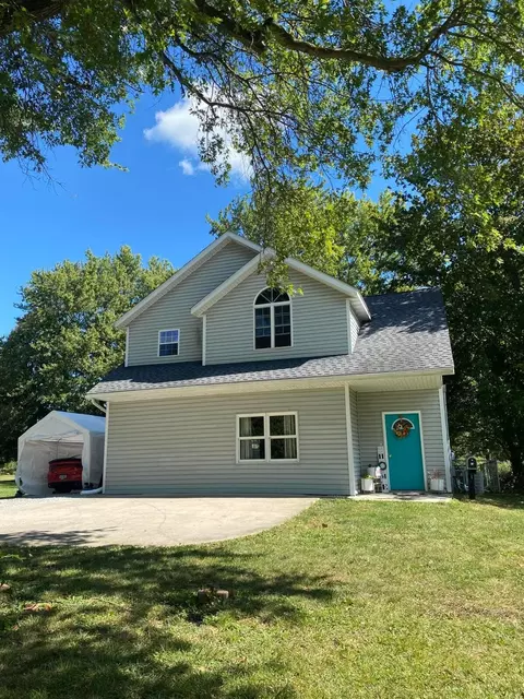 317 N Walnut St, Lamoni, IA 50140