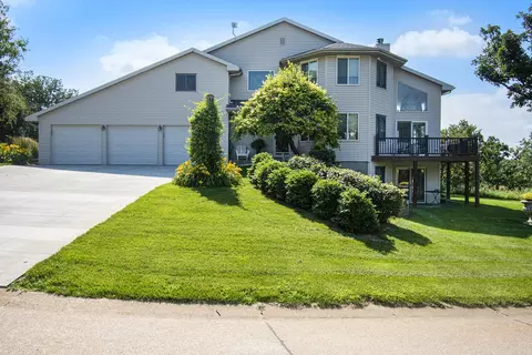 16621 Dixon Dr, Honey Creek, IA 51542
