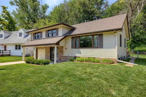 264 Zenith Dr, Council Bluffs, IA 51503