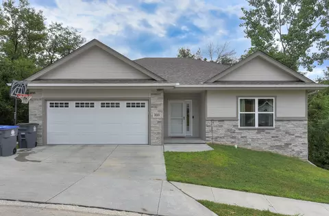223 Journey Cir, Council Bluffs, IA 51503