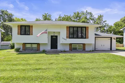 1104 Timber Ln, Glenwood, IA 51534