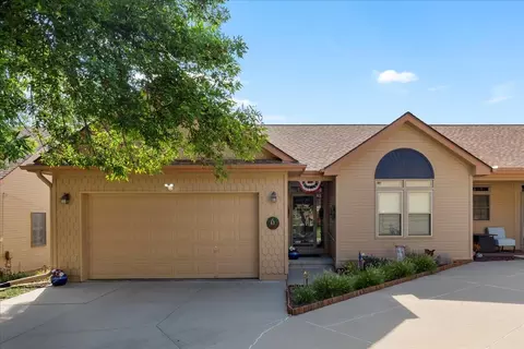 6 Grenville Ct, Council Bluffs, IA 51503