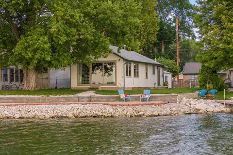 44 Pickard Ln, Council Bluffs, IA 51501