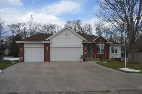210 W Ferndale Dr, Council Bluffs, IA 51503