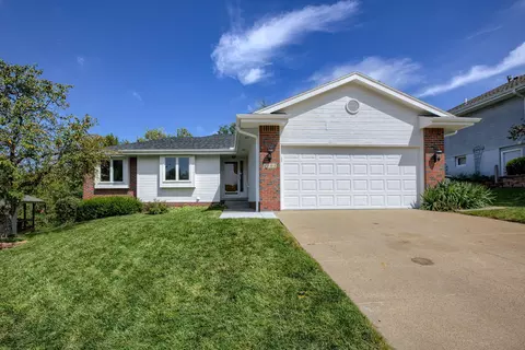 1108 Tower Rdg, Council Bluffs, IA 51503
