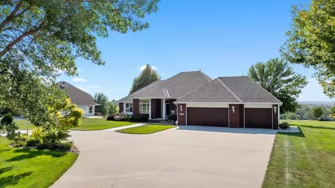 23398 Sunshine Ln, Council Bluffs, IA 51503