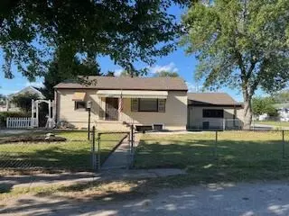 1304 Walnut St, Carter Lake, IA 51510