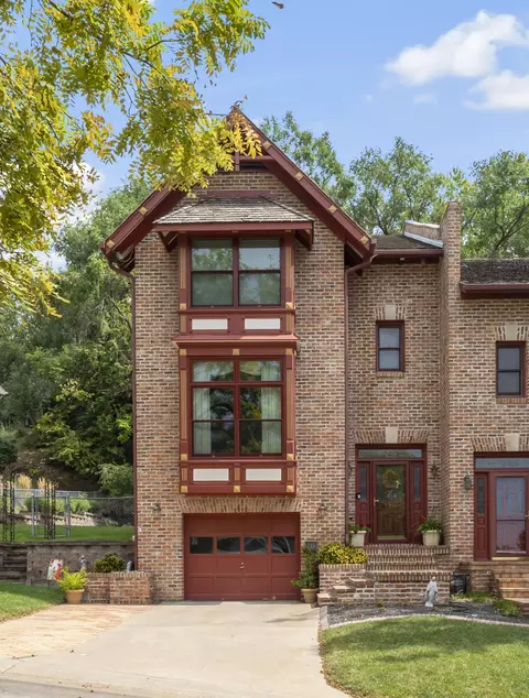 243 Glenridge Cir, Council Bluffs, IA 51503