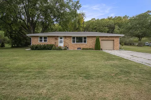 208 Powells St, Crescent, IA 51526