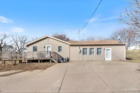 905 East St, Tabor, IA 51653