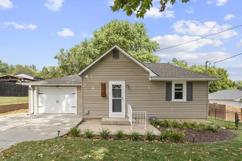 906 Townsend St, Glenwood, IA 51534