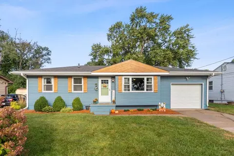184 Crestmont Dr, Council Bluffs, IA 51503
