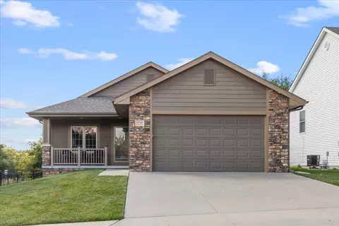 4744 Cedarbrook Dr, Council Bluffs, IA 51503