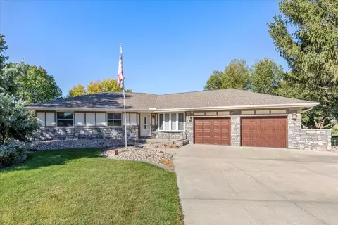 206 Ridgewood Dr, Council Bluffs, IA 51503