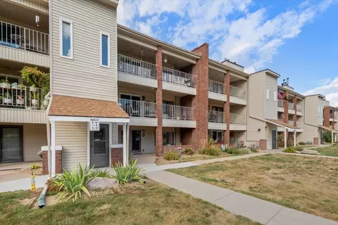 8 Lakeshore Ct, Council Bluffs, IA 51501