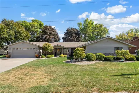 12 Westlake Vlg, Council Bluffs, IA 51501