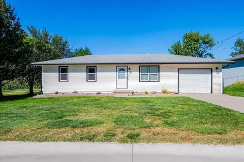 33 Countryside Dr, Treynor, IA 51575