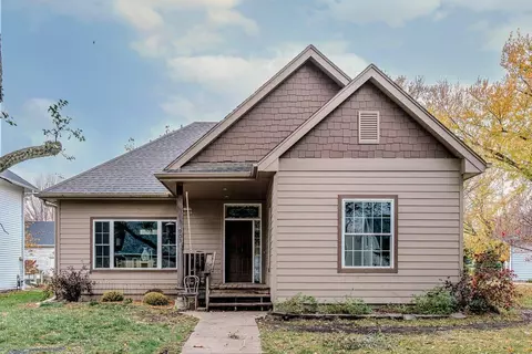 903 Weare St, Woodbine, IA 51579