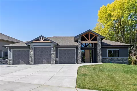 1518 Abercorn Dr, Council Bluffs, IA 51503
