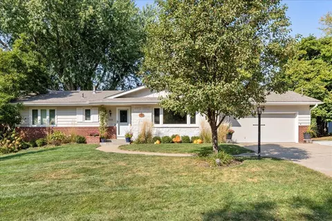 308 Cloverdale Dr, Council Bluffs, IA 51503