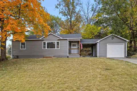 316 Elmwood Dr, Council Bluffs, IA 51503
