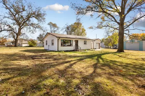 521 Highway St, Underwood, IA 51576