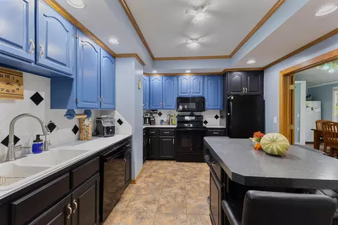 Kitchen - 514 Cipher St, Macedonia, IA 51549 photo 3 of 4
