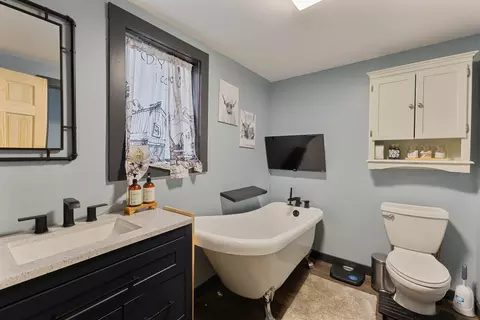 Bath - 514 Cipher St, Macedonia, IA 51549 photo 1 of 2