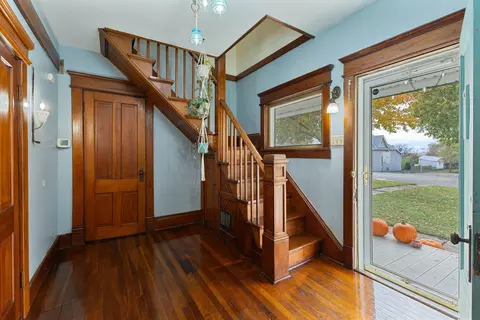 Entry Way - 514 Cipher St, Macedonia, IA 51549 photo 1 of 6