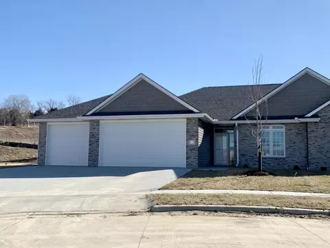 62 Patrick Cir, Council Bluffs, IA 51503